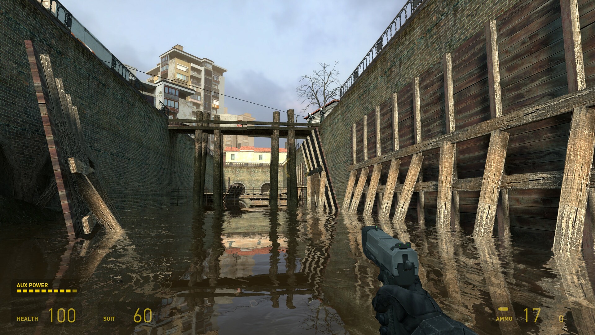 Half-Life 2 gameplay screenshot 1